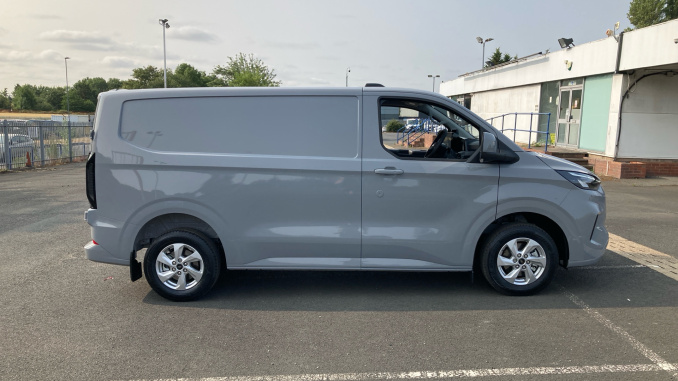 Ford Transit Custom 320 L1 Diesel Fwd 2.0 EcoBlue 136ps H1 Van Limited Auto - Image 9